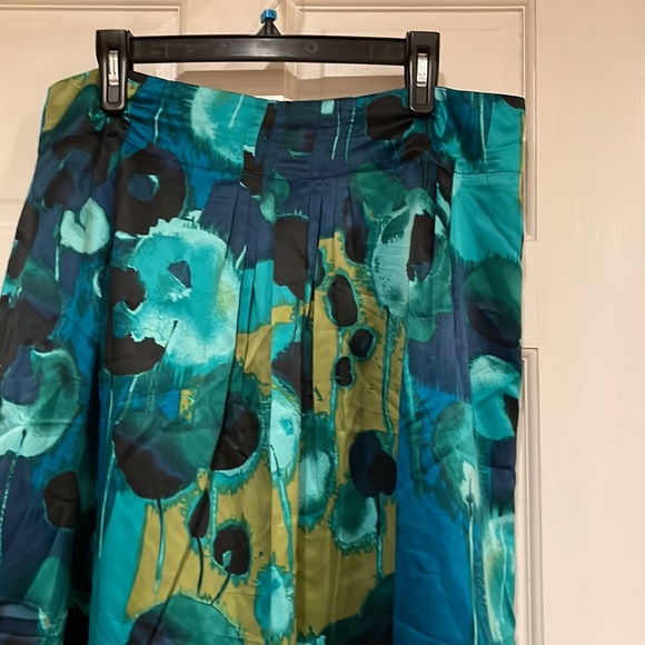 Colorful Satin Like Skirt. - Picture 2 of 9